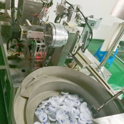 Goede prijs. Geautomatiseerde etiketteringsmachine in roestvrij staal met een hoge capaciteit, geïntegreerd met de aansluiting van de assemblage-machine online