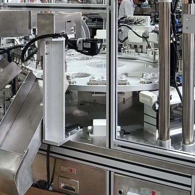 Goede prijs. Automatische infuus film cap assemblage machine gemaakt van roestvrij staal niet gemakkelijk te roesten online