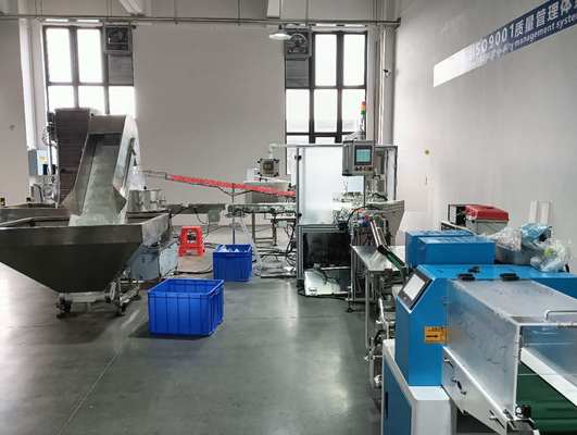 Goede prijs. Schroefmachine en verpakkingsmachine verbonden voor productie online