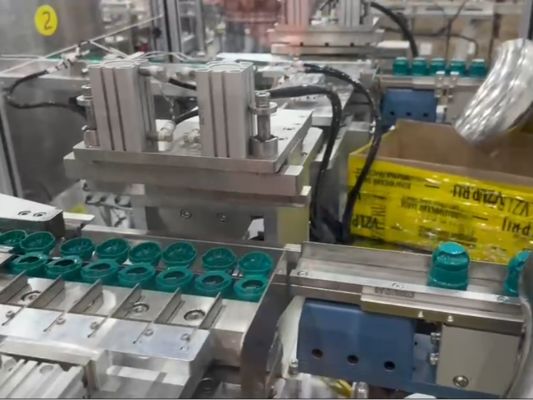 Goede prijs. Hoge Efficiëntie Flip Cap Assemblagemachine met 4500-15000 stuks/uur Snelheid en 99% Gekwalificeerd Percentage voor Lineaire of Roterende Toepassingen online