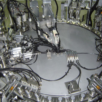 Goede prijs. Volledig geautomatiseerde IV Bag Spike Ports en Injection Ports Assembly Machine met noodstopknop ISO GMP compliant 8000-15000pcs/hr online