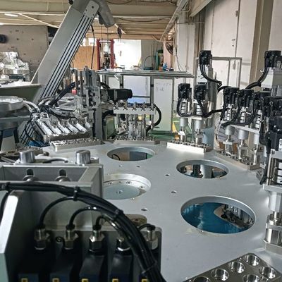 Goede prijs. Rotary Cap Assembly Machine AC380V Automatic Screw Capping Machine OEM online