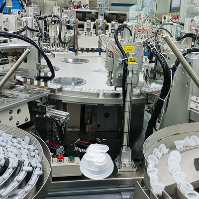 Geautomatiseerde dubbele vouwkap machine Hoog rendement en stabiele productiecapaciteit