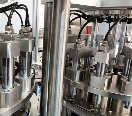 Goede prijs. Roestvrij staal en aluminium legering Euro Cap Assembly Machine voor Plastic IV Infusion Products online