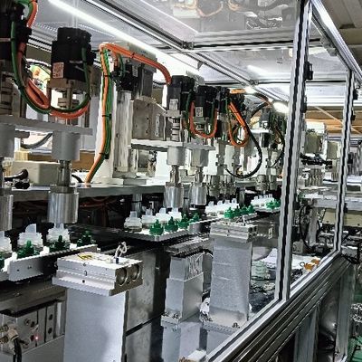 Goede prijs. Vervaardigingsmachine voor de montage van wasmiddelkappen voor de gelijktijdige montage van twee maten producten online