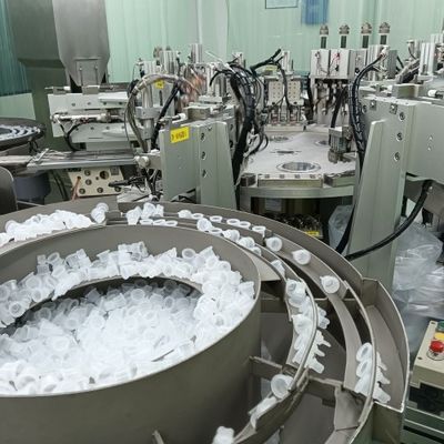 Goede prijs. Stabiele druk en gegarandeerde dop met servo-gekoppelde staaf structuur systeem medische infusie fles doppen assemblage machine online