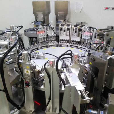 Infuuskap assemblage machine gemaakt van roestvrij staal, goede kwaliteit apparatuur, servo aandrijving voor stabiele prestaties