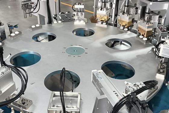 Goede prijs. Automatische droogmiddelkap met montage-machine voor dagelijkse benodigdheden voor farmaceutische en gezondheidszorg online