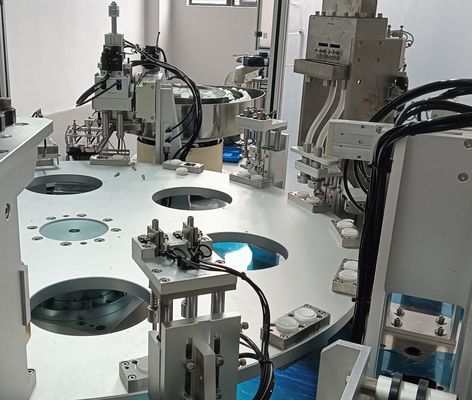 Goede prijs. Automatische droogmiddelkap met montage machine voor dagelijkse benodigdheden online