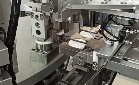 Goede prijs. Stabiel draaiend schroefmachine met servomotor aandrijving laag slijtage eenvoudig onderhoud AC380V stroombron online