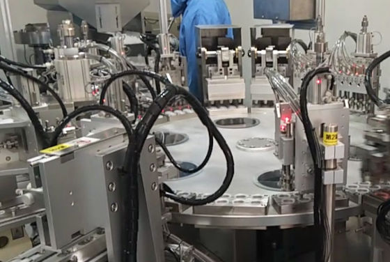 Goede prijs. Compact en lichtgewicht Euro Cap Assembly Machine De werkelijke grootte varieert met de productiesnelheid Duurzaam en stevig online