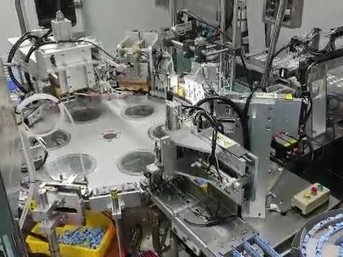 Goede prijs. Iodoforkap Automatische assemblage machine Capaciteit Configuratie Op maat gemaakte apparatuur Prestaties stabiel online