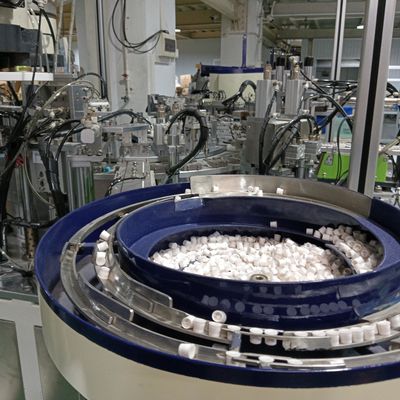 Goede prijs. Iodophor Cap Automatische assemblage machine geïntegreerd met Blister Packaging Machine Hoog efficiënt stabiel online