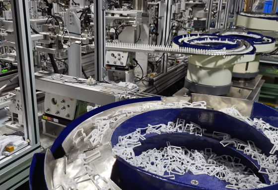 Goede prijs. Gemakkelijk onderhoud en bediening met onafhankelijke manipulatoren in de assemblage machine voor dagelijkse benodigdheden online