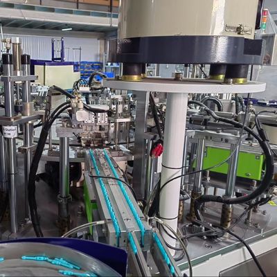 Goede prijs. Automatische veiligheid Bloedopvang Naald Assemblage Machine Carousel Operatieproces In overeenstemming met GMP normen online