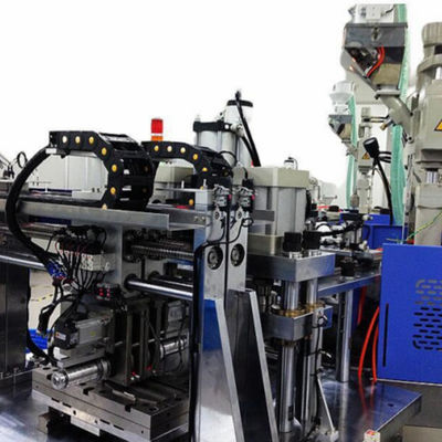 Lancetvorm en automatische naaldplaatsing in de vormmachine