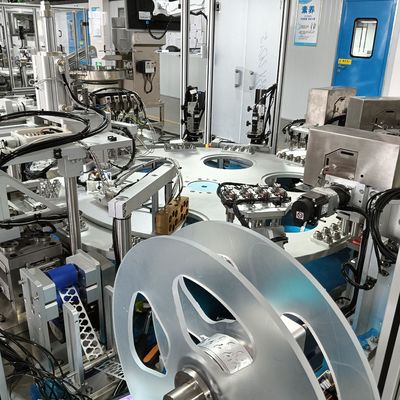 Goede prijs. Automatische filmbedekkingsassemblage-machine met stempelpunchmechanisme online