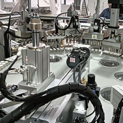 Persoonlijke geïndekseerde heli cap assemblage machine met gemakkelijk te gebruiken touchscreen werking