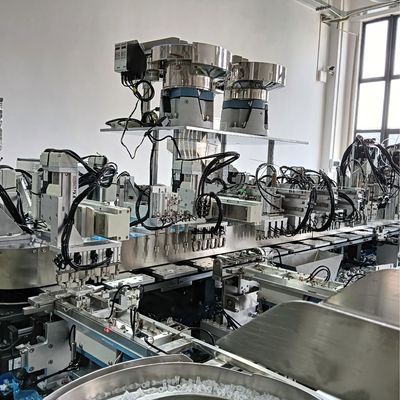 Goede prijs. Niet-standaard geautomatiseerde pompkop assemblage machine, lustype met een hoge capaciteit, hoge configuratie en goede kwaliteit van de apparatuur online