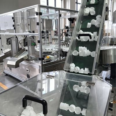 Geautomatiseerde montagemachine voor wasgoeddeksels PLC-besturing Display-bedieningsfouten worden weergegeven