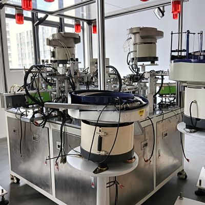 Geautomatiseerde bloedverzameling Naalden Carousel Operatie Veiligheid Lancet Productielijn Eén jaar garantie Complex proces