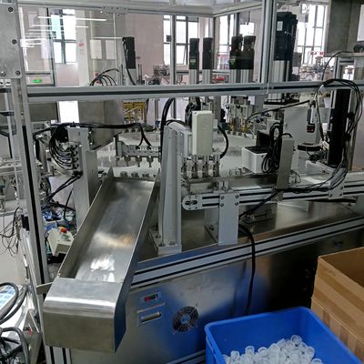 Niet-standaard geautomatiseerde lamineer-covermontagemachine met één jaar garantie