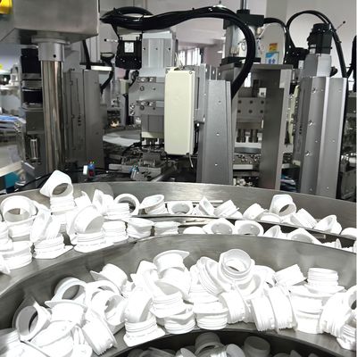 Niet-standaard geautomatiseerde melkdoppen-assemblagemachine aangedreven door servo, stabiele prestaties