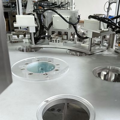Automatische assemblage machine voor infusie film cap aluminium film gemakkelijk te scheuren goede sluiting