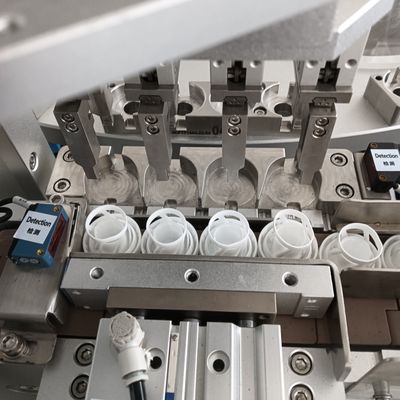 Goede prijs. Automatische Silica Gel Desiccant Cap Filling Sealing Assembly Machine met Desiccant Supply Bin die Desiccant kan beschermen tegen vocht en vervuiling online