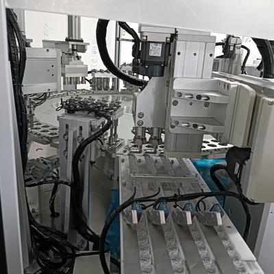 Goede prijs. Helikopterkap assemblage-machine voor melk- en schroefkappen, servo aangedreven online
