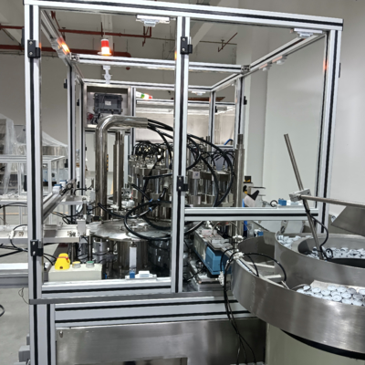 Automatische montagemachine voor ringtrekdop, beschikbaar in draaitafel- en mechanische configuraties.