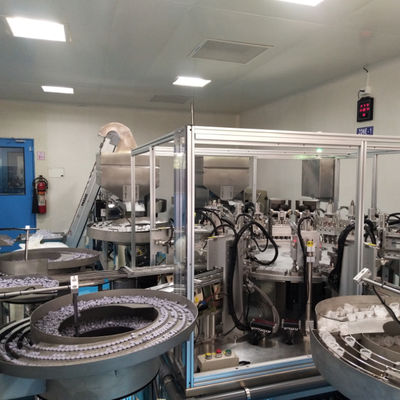Goede prijs. Montage-machine met dubbele poort met Euro-kap voor IV-flessen met 4000-12000 kappen per uur en 99% gekwalificeerd percentage online