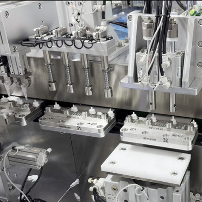 Goede prijs. Volledig automatische lotion pomp assemblage machine met 4500 stuks/uur Capaciteit 99% bevredigend tarief en 1 jaar garantie online