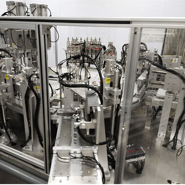 Goede prijs. Euro Cap Assemblagemachine met 99% gekwalificeerde snelheid, 4500-12000 per/uur capaciteit en servomotor aandrijving voor automatische dopmontage online